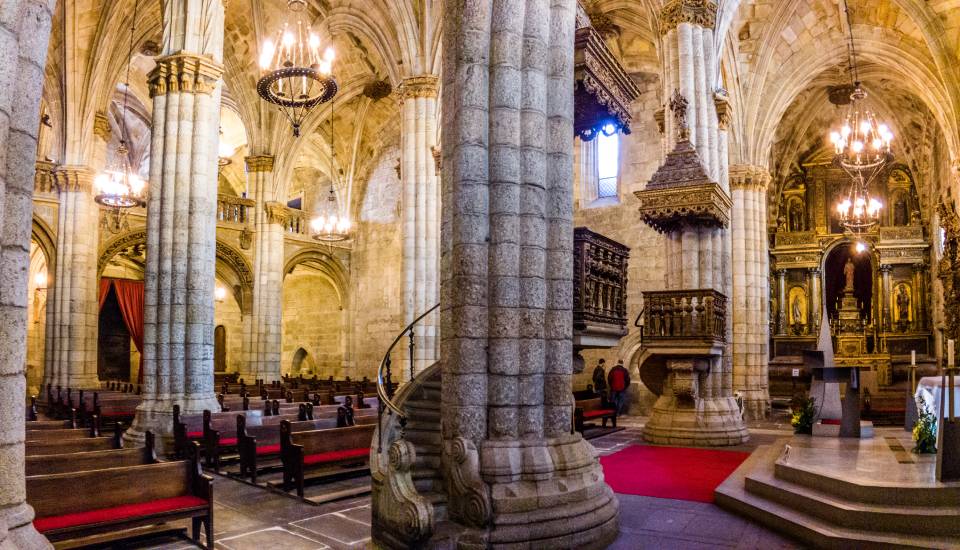 Sé_de_Viseu_Por nborges em Wikimedia (1).jpg