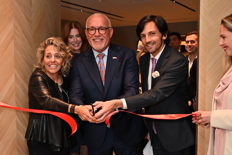 Pamela Liebman, John J. Arrigo e Hugo Santos Ferreira, Corcoran