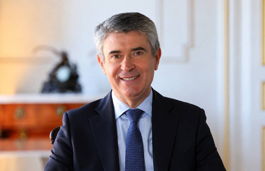 Retrato Executivo em Interior Elegante.jpg
