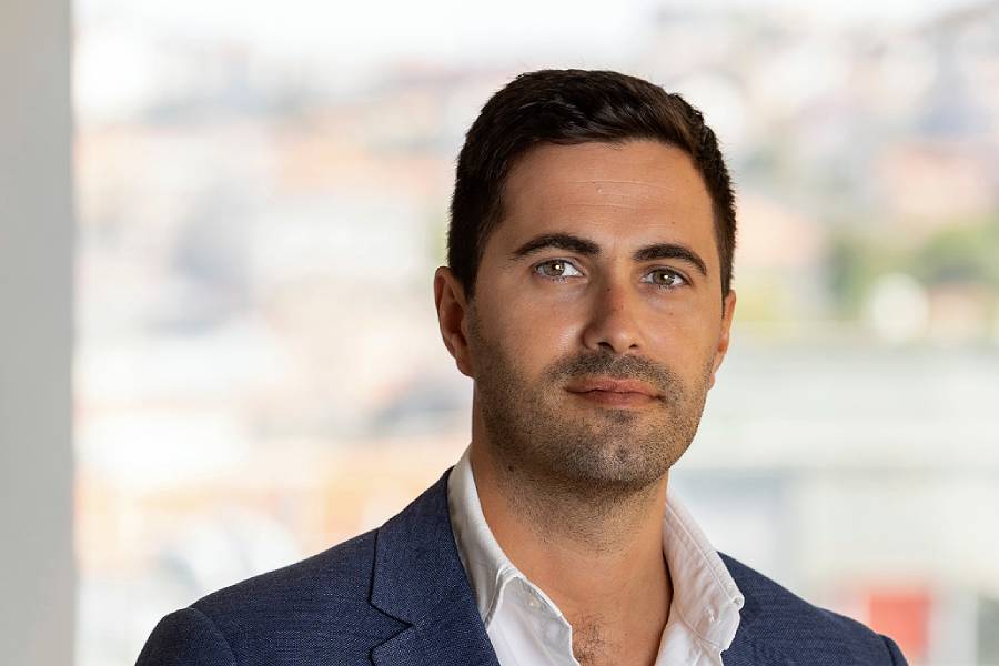 JLL - Vitor Dias.jpg