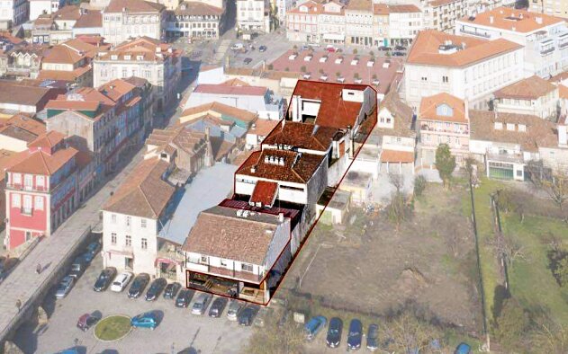 Edifício residencial e de comércio com projecto aprovado no centro de Chaves vai a leilão por 1,5 M€