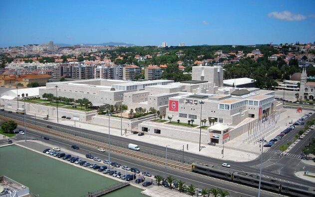 “Habitar Portugal" reúne 100 obras de arquitectura de 50 anos de democracia no CCB
