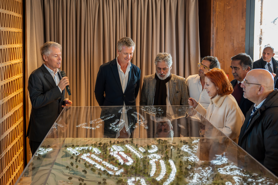 Da esquerda para a direita, Paulo Loureiro, CEO da Bondstone, Maria da Graça Carvalho, Ministra do Ambiente e Energia, Vitor Aleixo, presidente da Câmara Municipal de Loulé, e Frederico Pedro Nunes, COO da Bondstone.