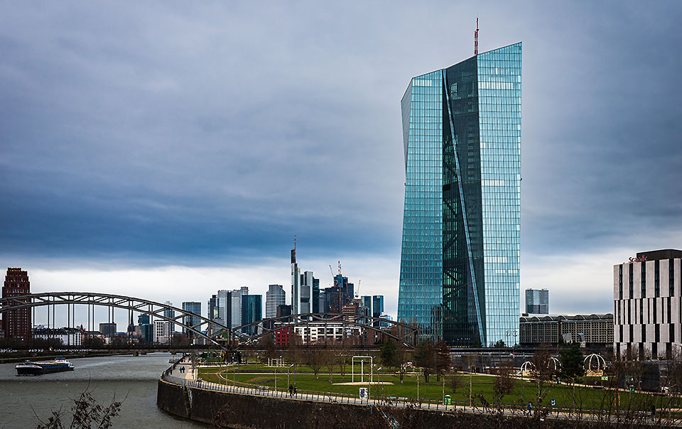Bce Building BCE volta a cortar juros em 25 pontos base