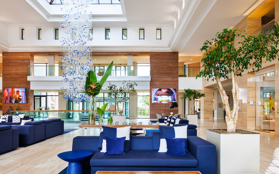 Hilton Vilamoura celebra 18 anos com uma renovação completa do resort