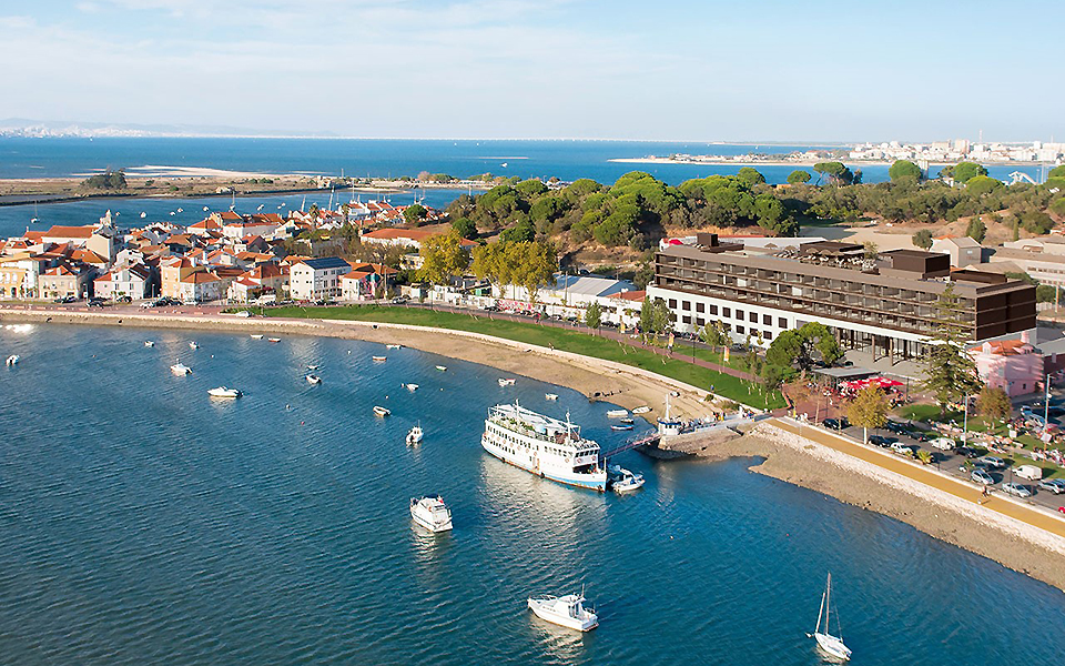 Upon Bay Mundet dá lugar ao “Upon Harbor – Seixal Bay Hotel”