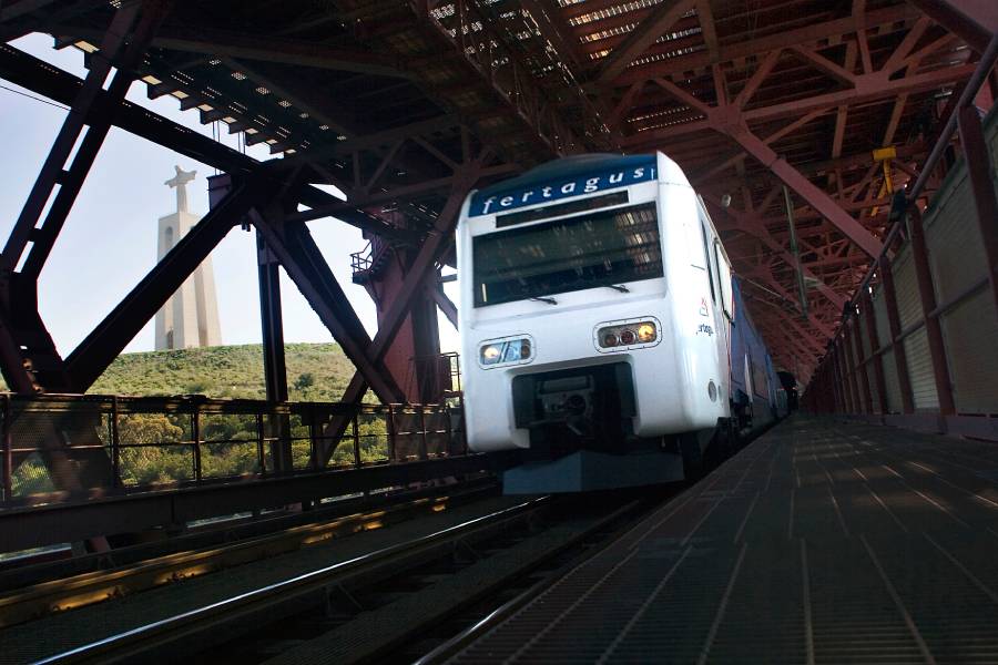 Comboio Ponte - FERTAGUS.jpg