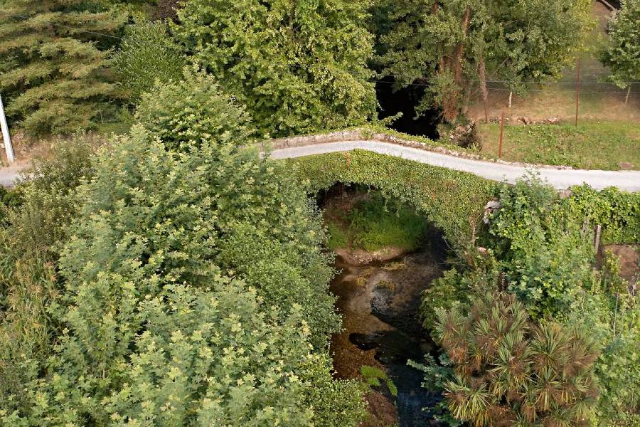 Ponte medieval de Travassos 01.jpg