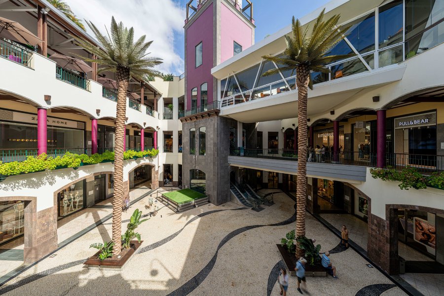 Praça central_Forum_Madeira.jpg