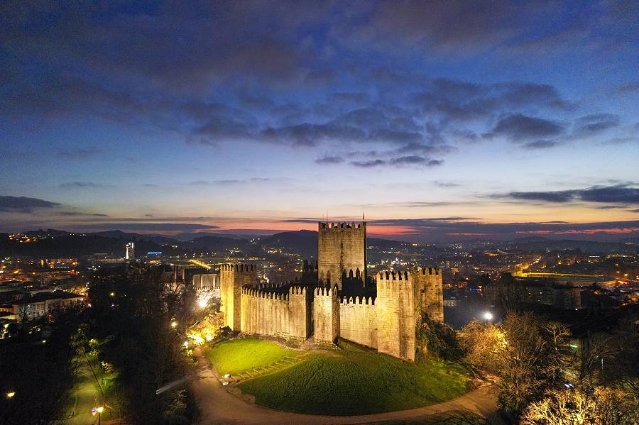 castelo_guimaraes23_0105_1_2500_2500_1_2500_2500 (1) (1).jpg