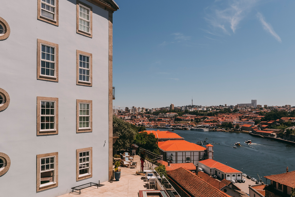 Há um novo hotel no Porto onde a arte nunca dorme