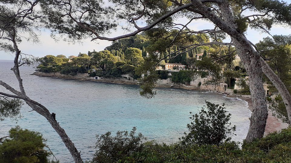 Plage_de_la_Paloma - à Saint-Jean-Cap-Ferrat. Foto Horizon 06 Wikipedia.jpg