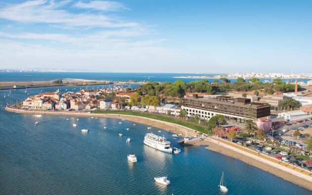 Upon Harbor, Seixal