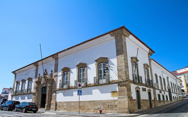 Futuro centro de acolhimento a turistas em Évora fecha museu