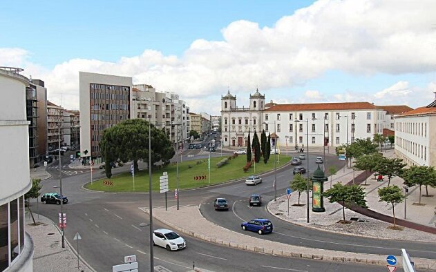 Comprar casa no Centro custa agora 274.500€. Santarém e Leiria lideram valorizações – diz o Imovirtual