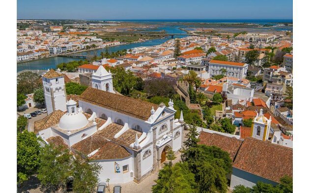 Retalho e escritórios lideram investimento imobiliário comercial em 2025