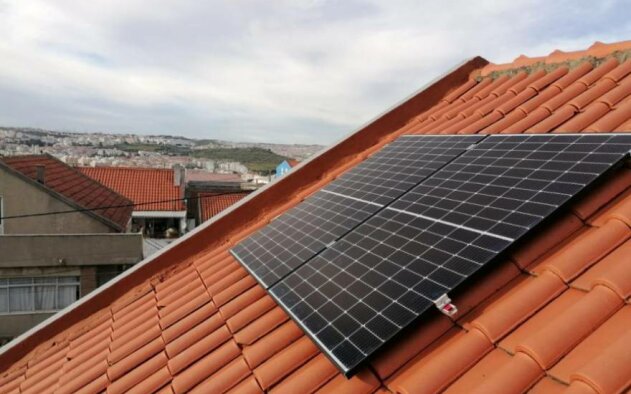 Famílias vulneráveis da Área Metropolitana do Porto vão receber painéis solares gratuitos