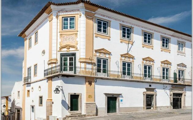 Antiga sede da Associação Comercial de Évora vai a leilão por 1,1 milhões