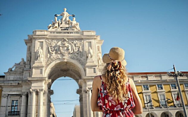 Turismo deverá crescer em 2026, mas enfrenta “nuvens no horizonte” — alerta hotelaria