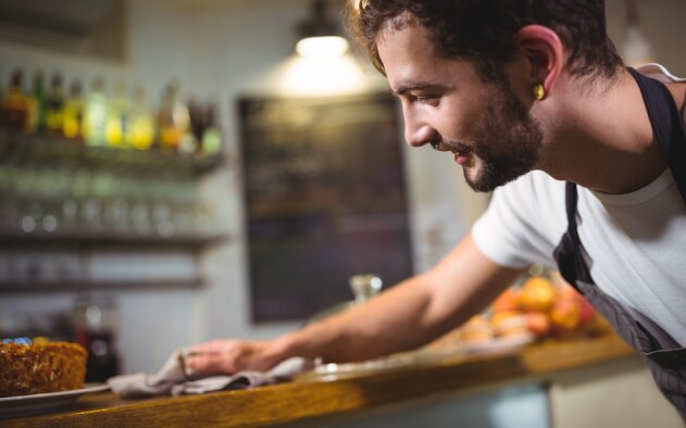 Barista - trabalhador turismo - Freepik